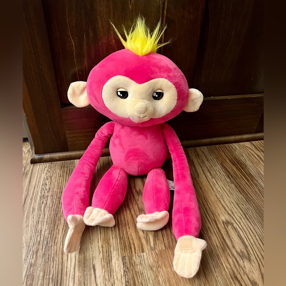 Fingerlings HUGS - Bella (pink) - interactive plush monkey by WowWee